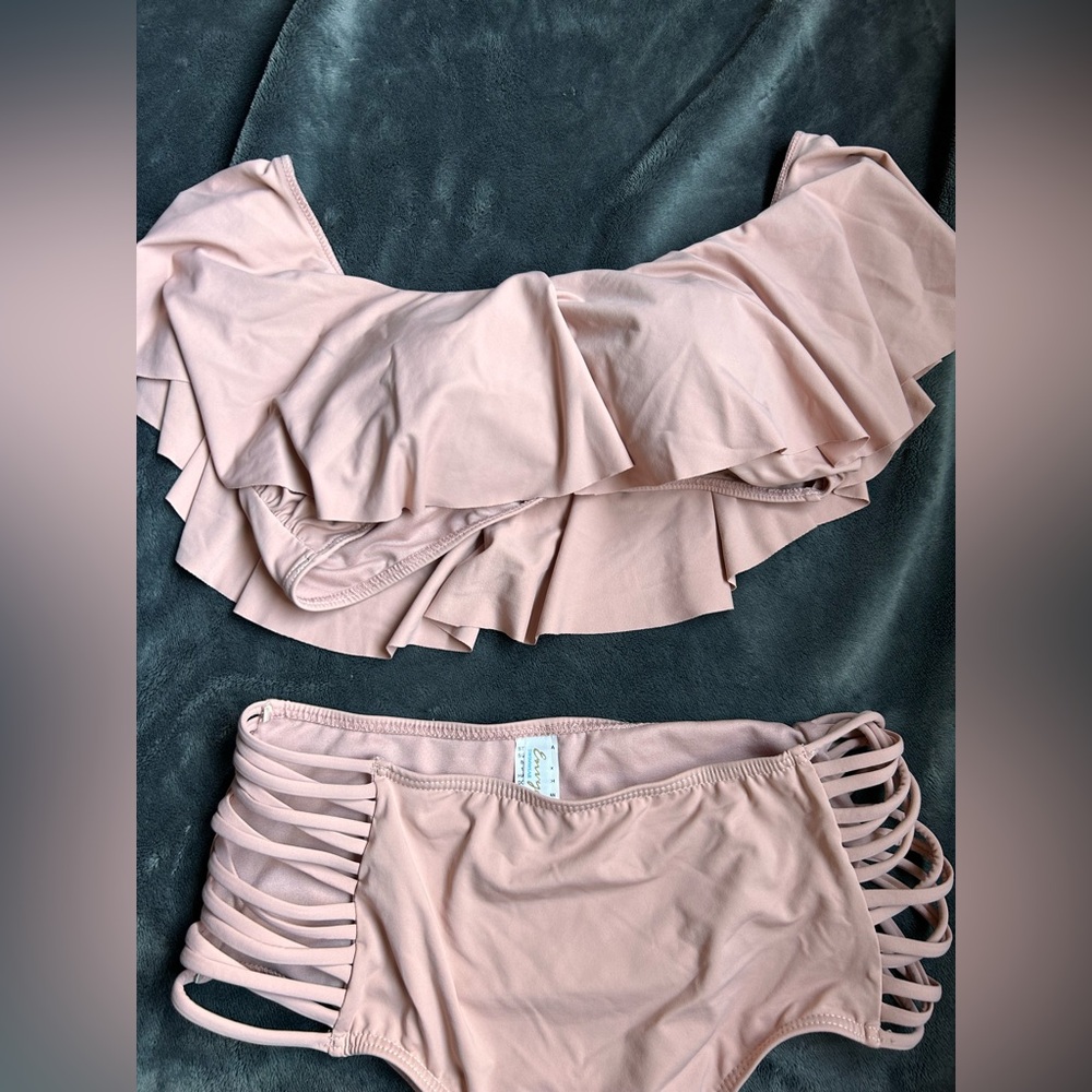 Elegant Pink Ruffled Two-Piece Set bikini - Picture 2 of 2